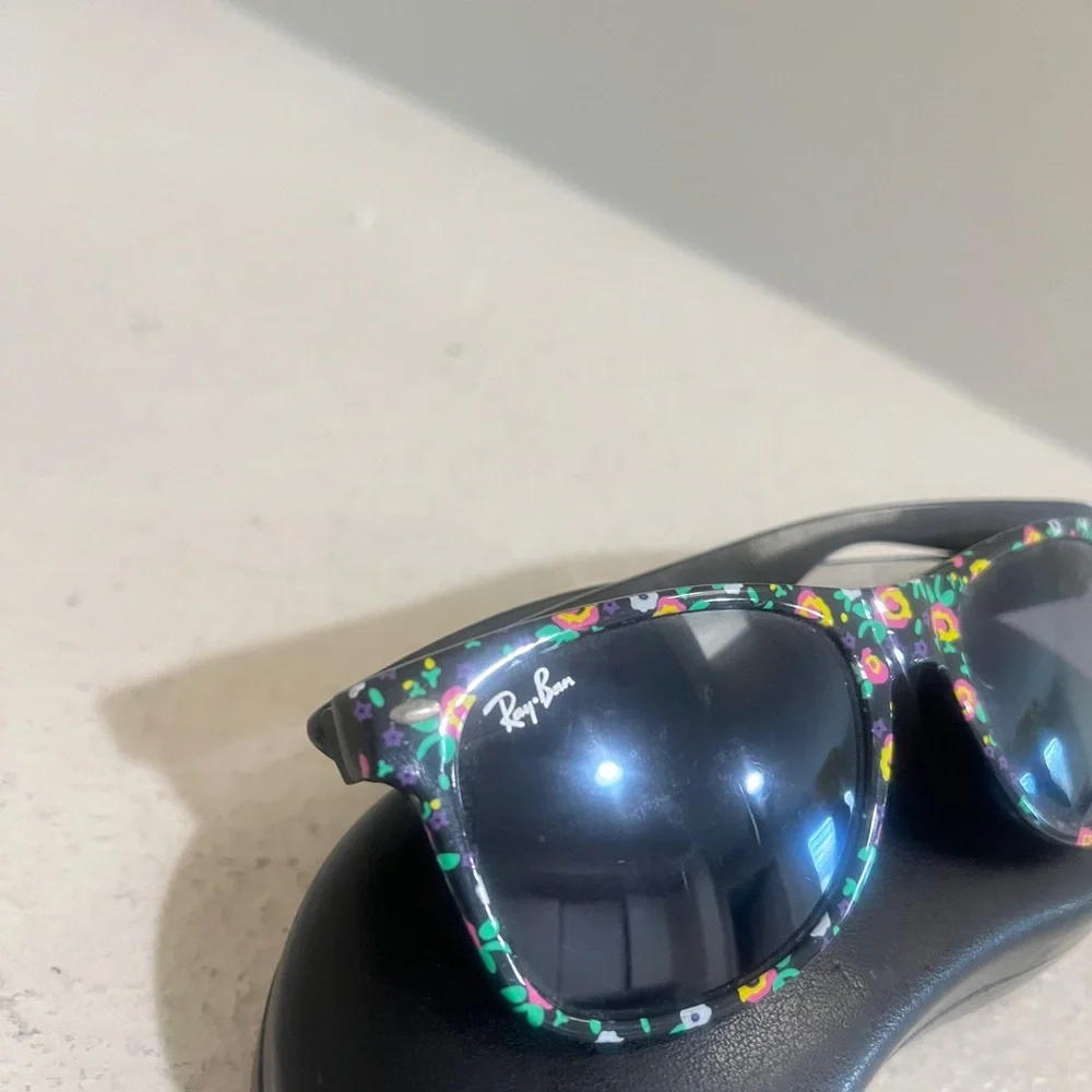 Ray-Ban questions leave